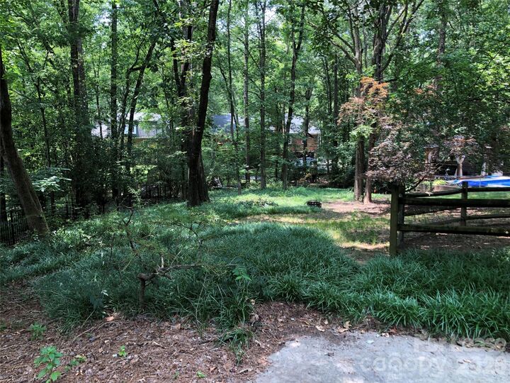 Property Photo: 823 Tadlock Place NC 28105