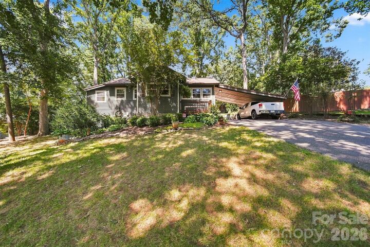 Property Photo: 1068 5th Avenue Court NW NC 28601
