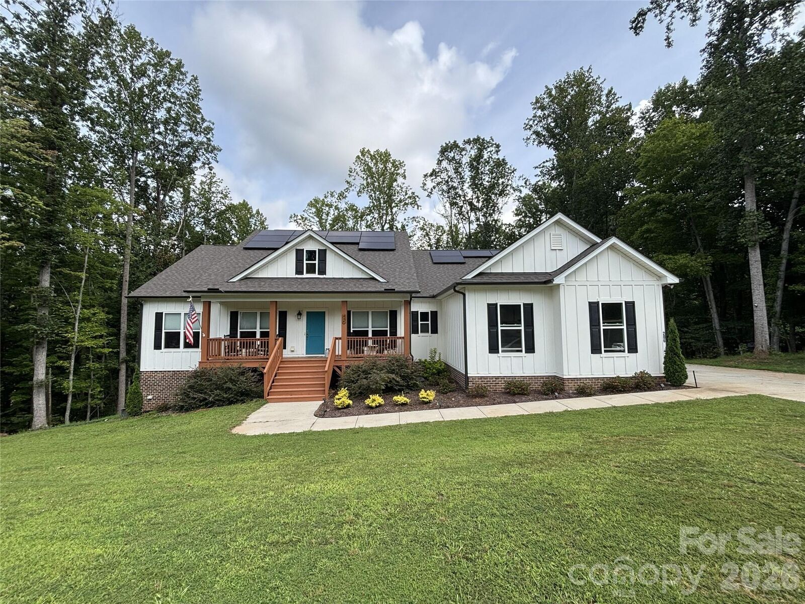 Property Photo: 206 N Harbor Watch Drive NC 28677