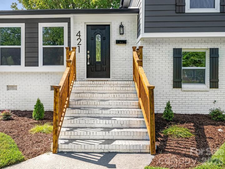 Property Photo: 421 Vickery Drive NC 28215