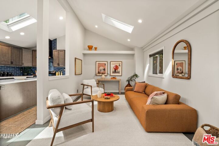 Property Photo:  1155 Isabel St  CA 90065 