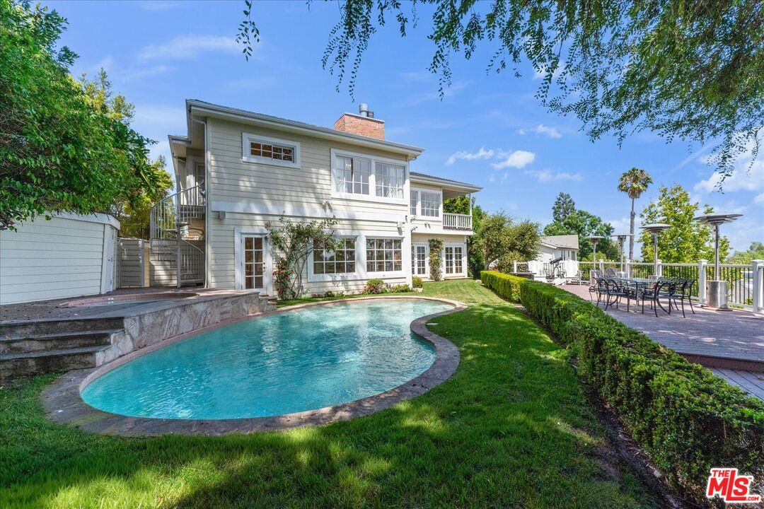 Property Photo:  3836 Glenridge Dr  CA 91423 