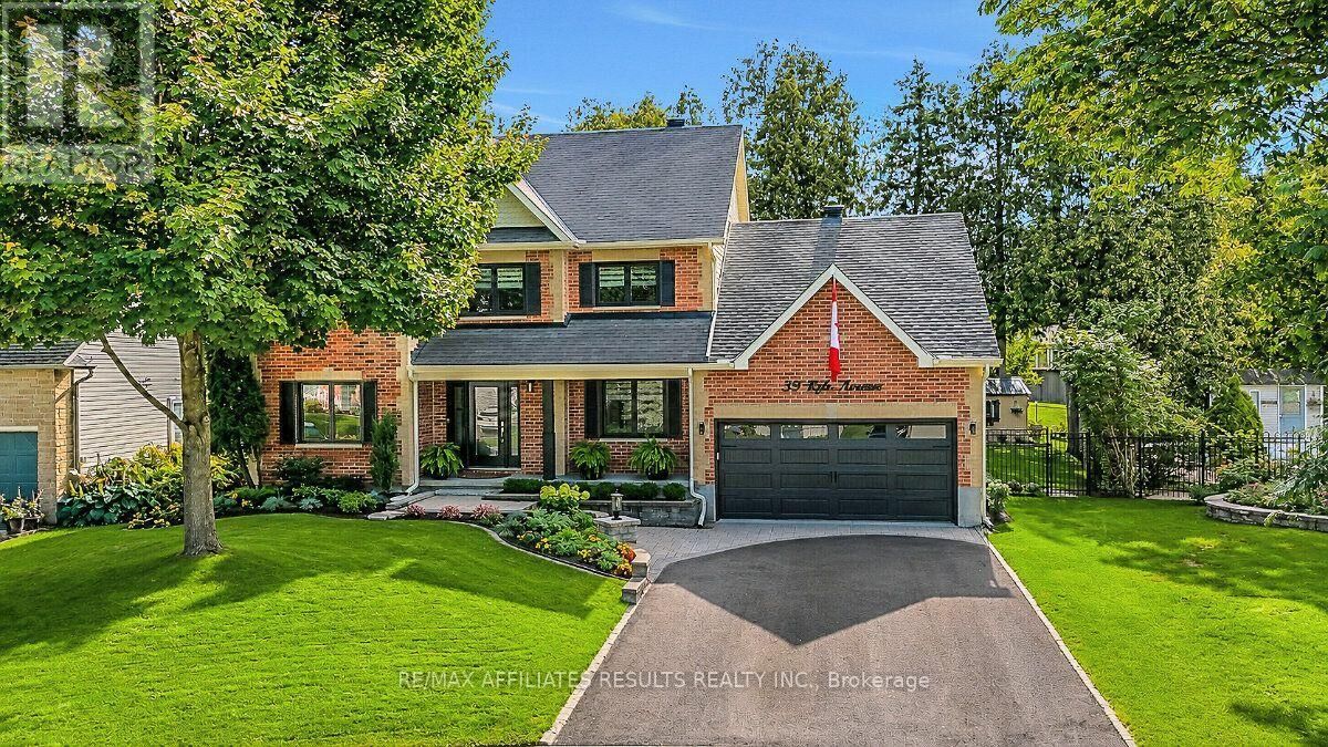 Property Photo:  39 Kyle Avenue  ON K2S 1G9 