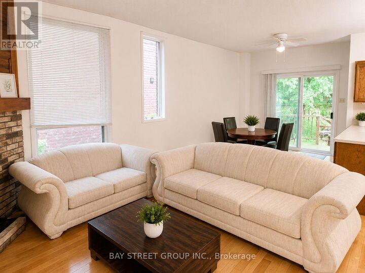 Property Photo:  586 Huron Street  ON M5R 2R7 