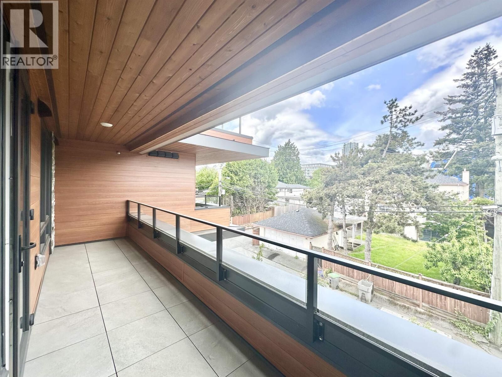 Property Photo: 485 63rd Ave 303 BC V5X 3J3