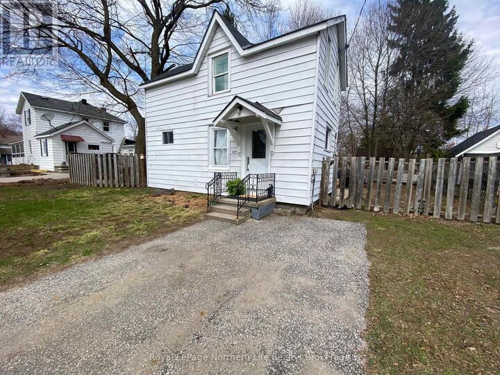 Property Photo:  630 First Street South  ON P1P 1K1 
