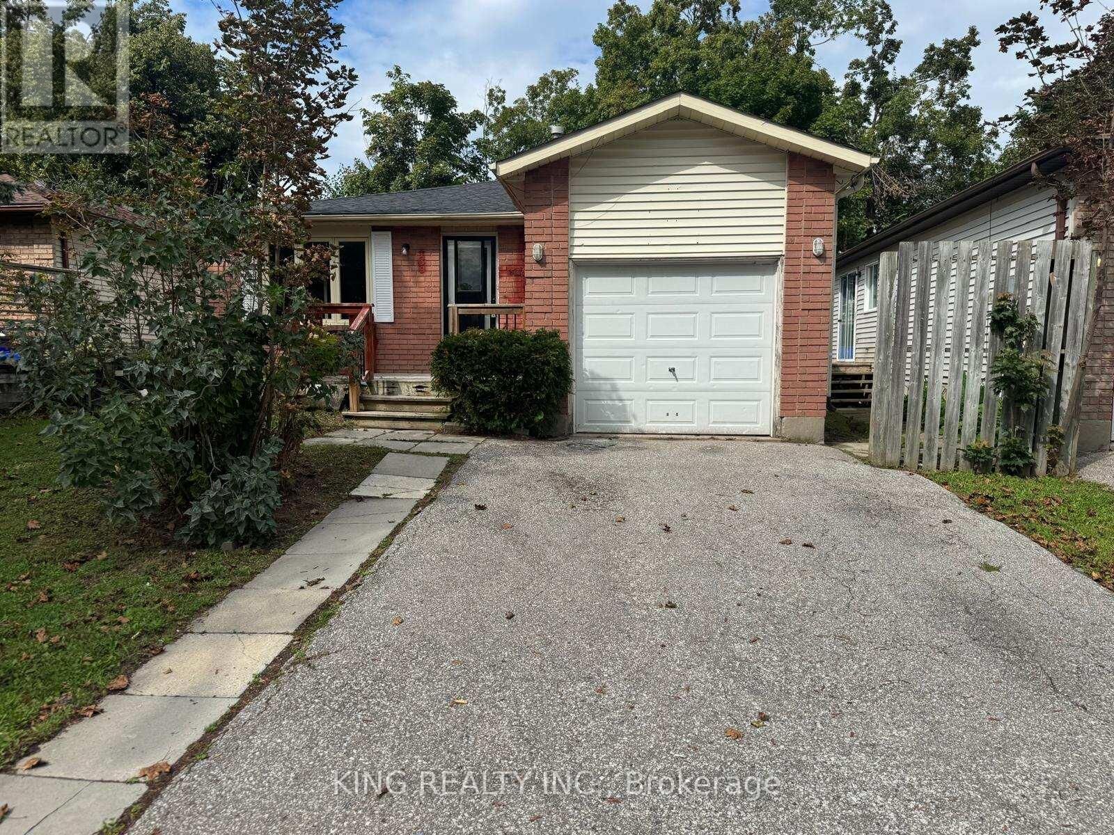 Property Photo: 139 Hickling Trail ON L4M 5T7