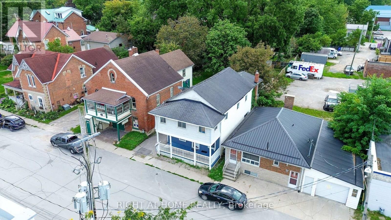 Property Photo:  17 Laidlaw St Street South  ON L0E 1E0 