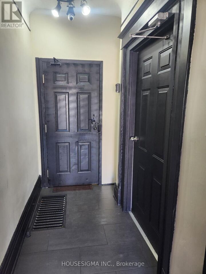 Property Photo:  256 Woodbine Avenue  ON M4L 3P2 