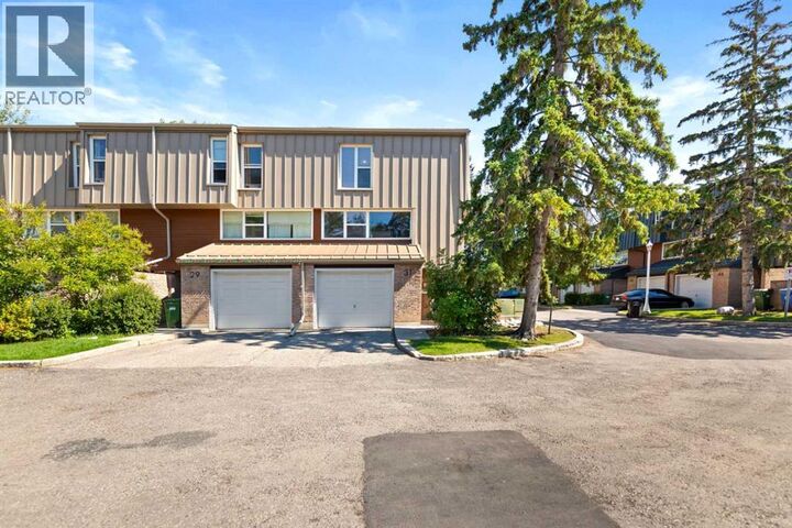 Property Photo:  31 Brae Glen Court Southwest  AB T2W 1B6 