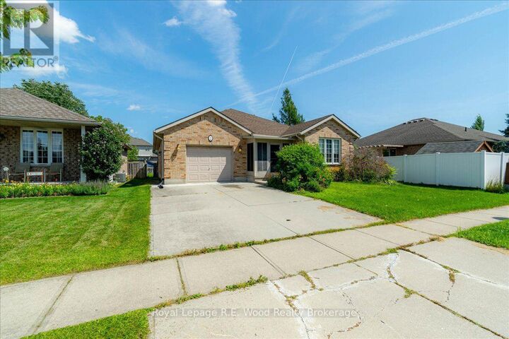 Property Photo:  2 Oriole Crescent  ON N4T 1T1 