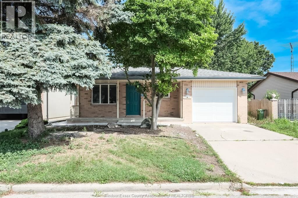 Property Photo:  3309 Aurora Drive  ON N8R 1Y9 