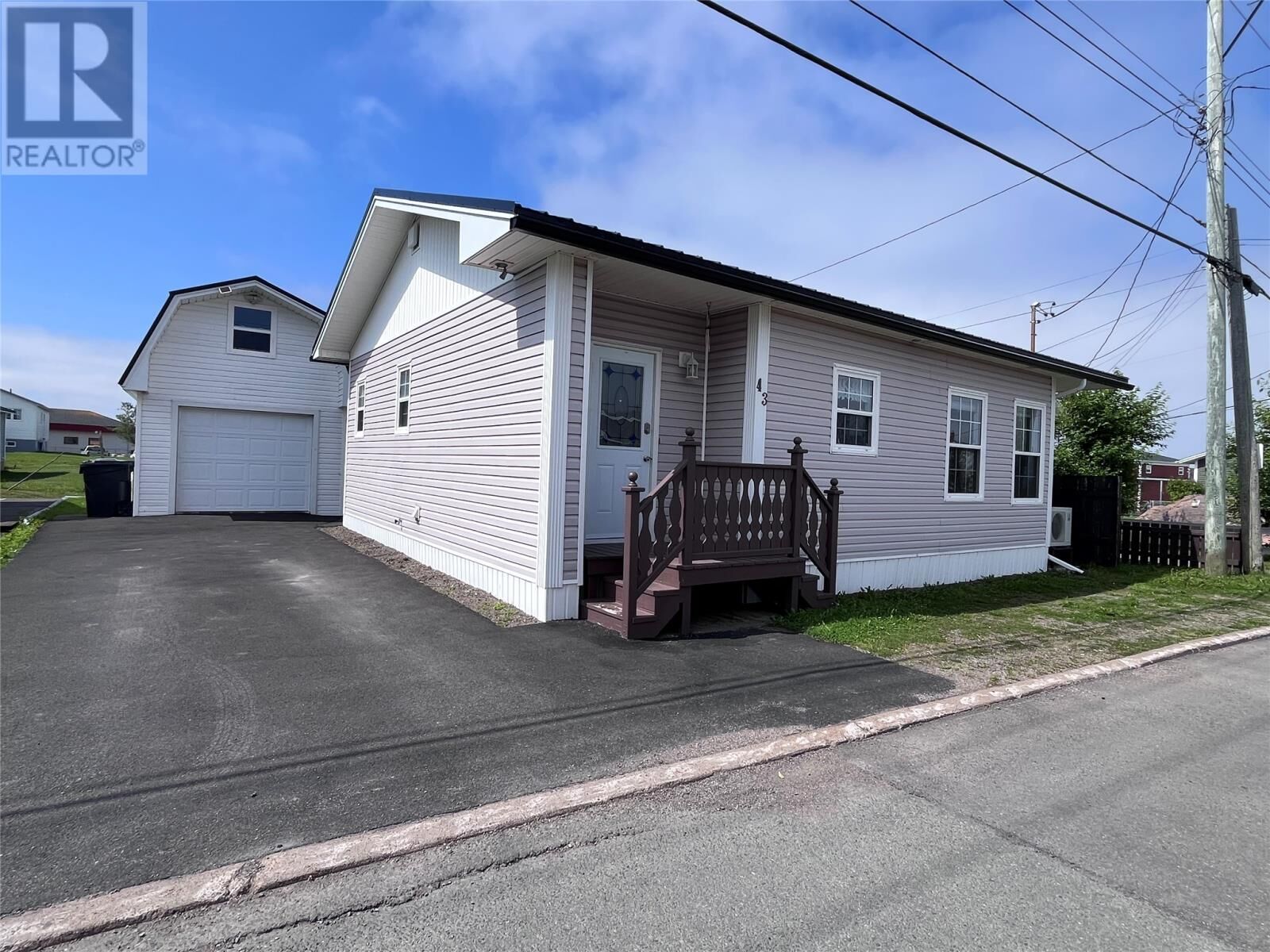 Property Photo:  43 Elizabeth Avenue  NL A0E 1W0 