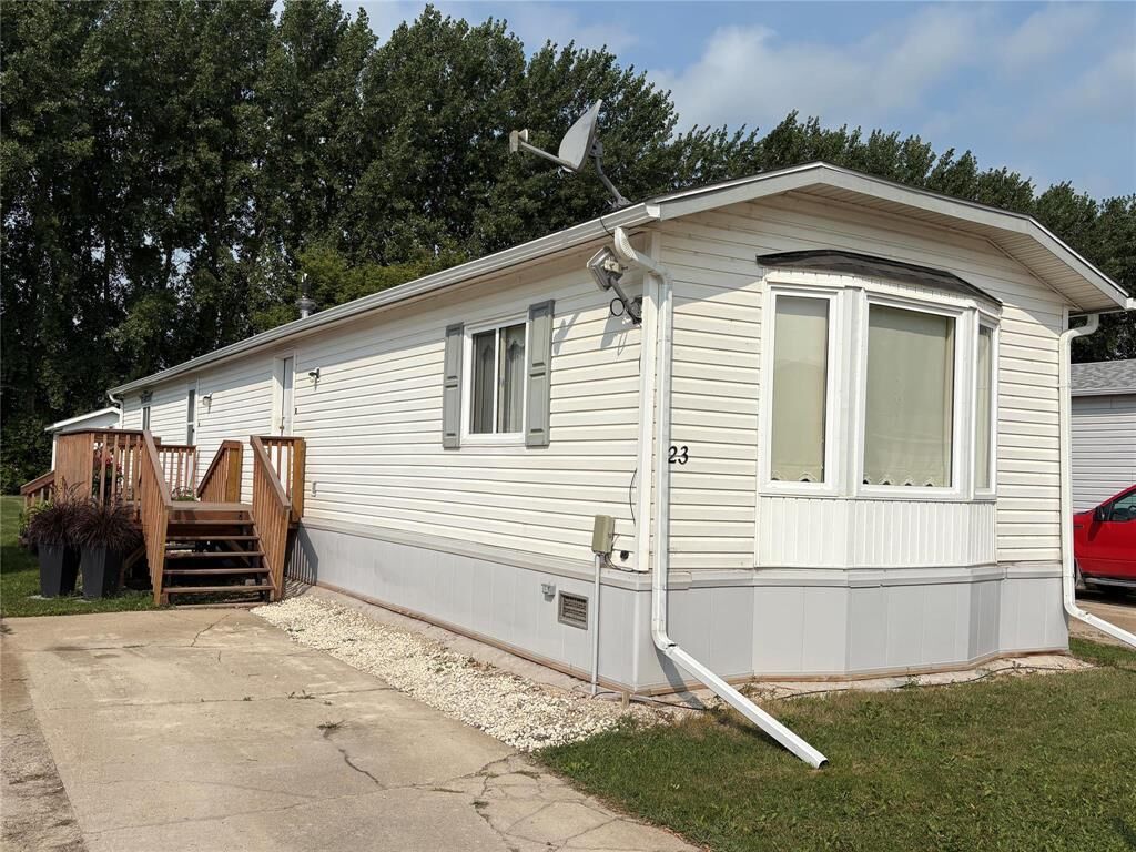 Property Photo:  74 Triangle Road  MB R7N 3M9 