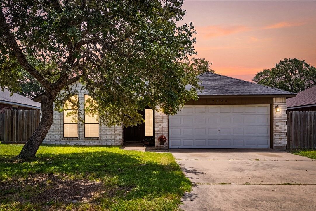 Property Photo: 2094 Ridgewood Circle Circle TX 78362
