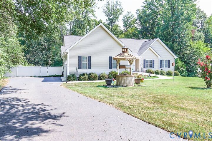 Property Photo:  8266 Oakfield Lane  VA 23116 