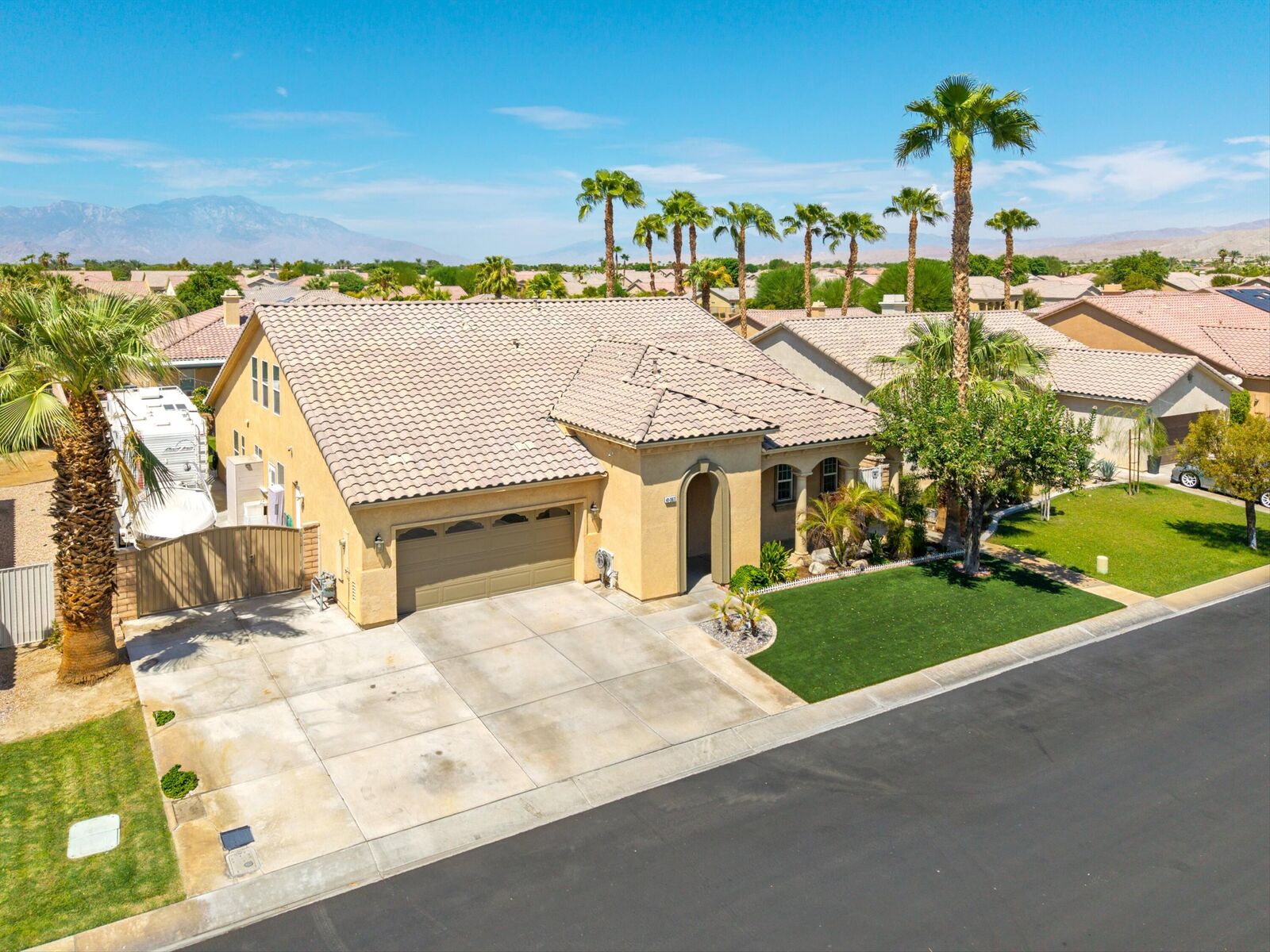 Property Photo:  41367 Farmer Court  CA 92203 