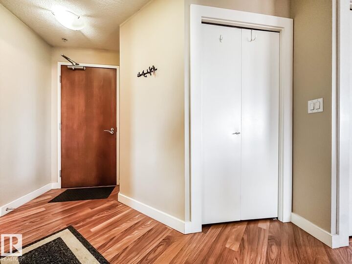 Property Photo:  10136 104 Street NW 1901  AB T5J 0B5 