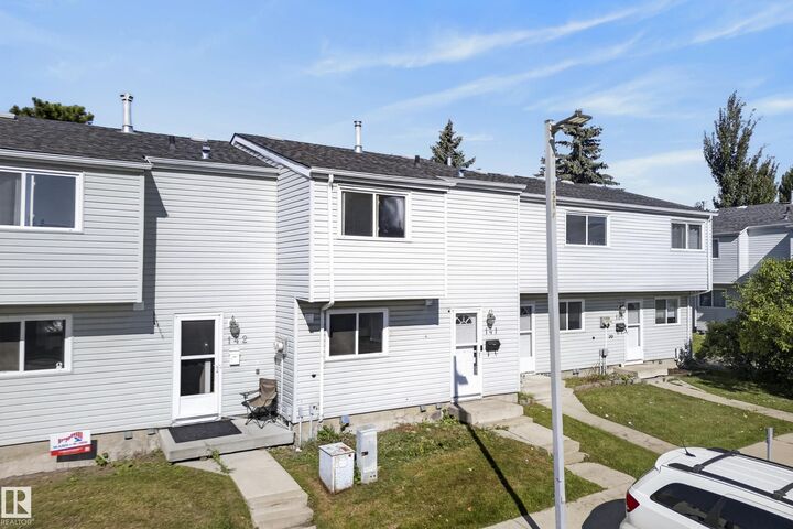 Property Photo:  141 Dickinsfield Court NW  AB T5E 5V8 