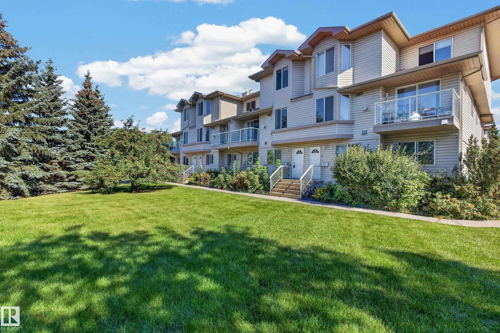 Property Photo:  2505 42 Street NW 3  AB T6L 7G8 