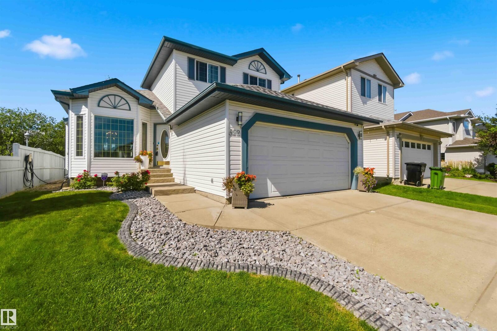 Property Photo: 522 Klarvatten Lake Wynd NW AB T5Z 3E4