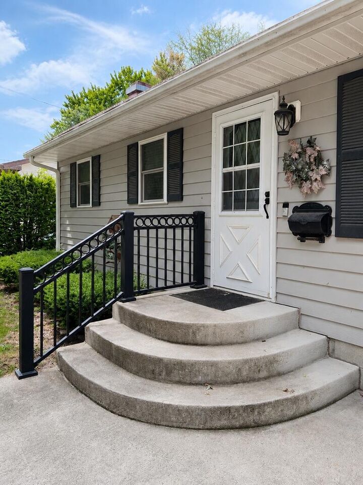 Property Photo:  1036 Knollcrest Dr  IA 50501 