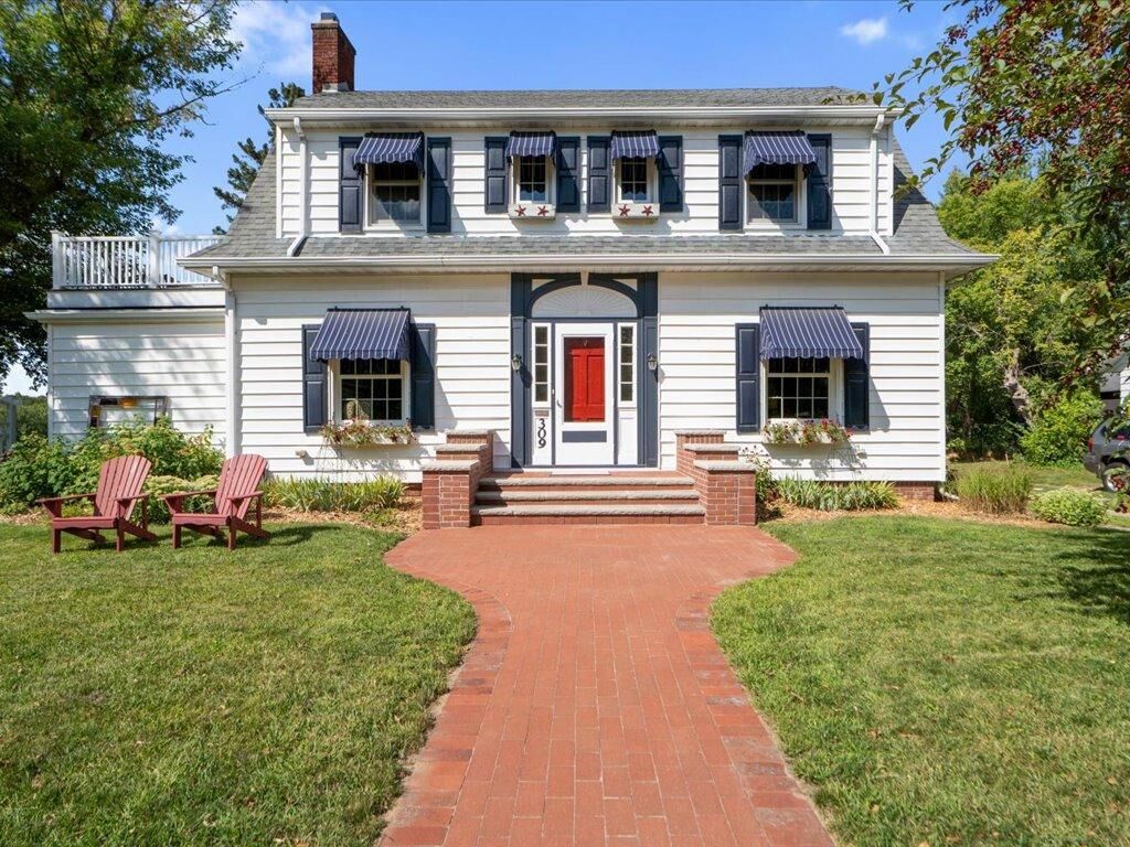 Property Photo:  309 Bluff Avenue  MN 56401 