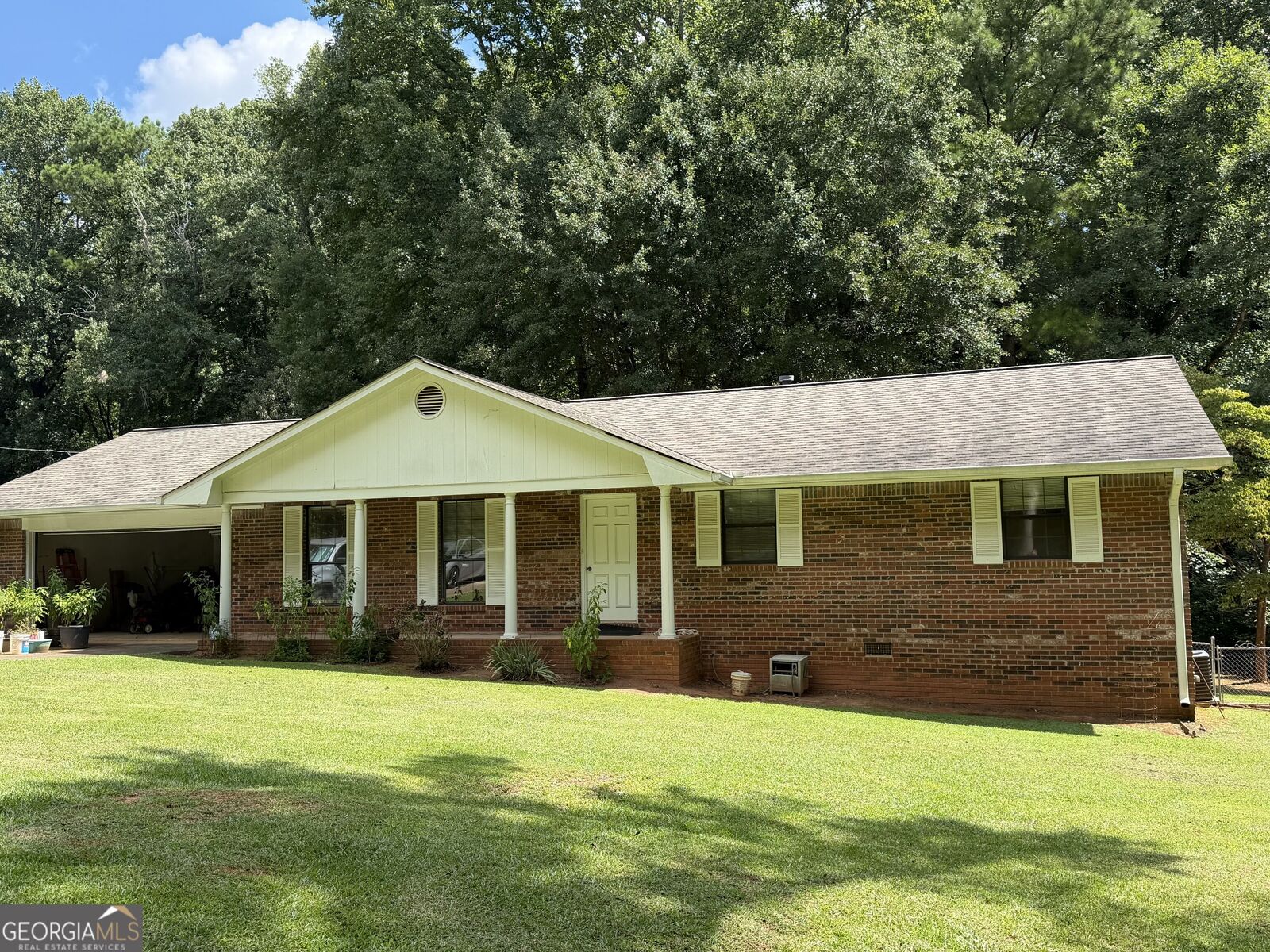 Property Photo: 131 Meadow Ridge Drive GA 30281