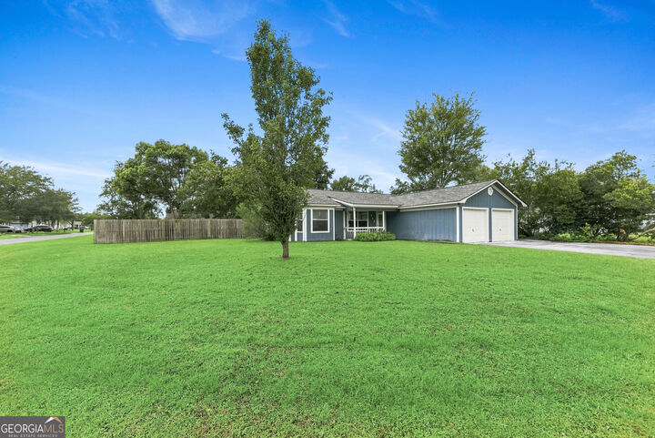Property Photo:  112 Cherry Point Drive  GA 31558 