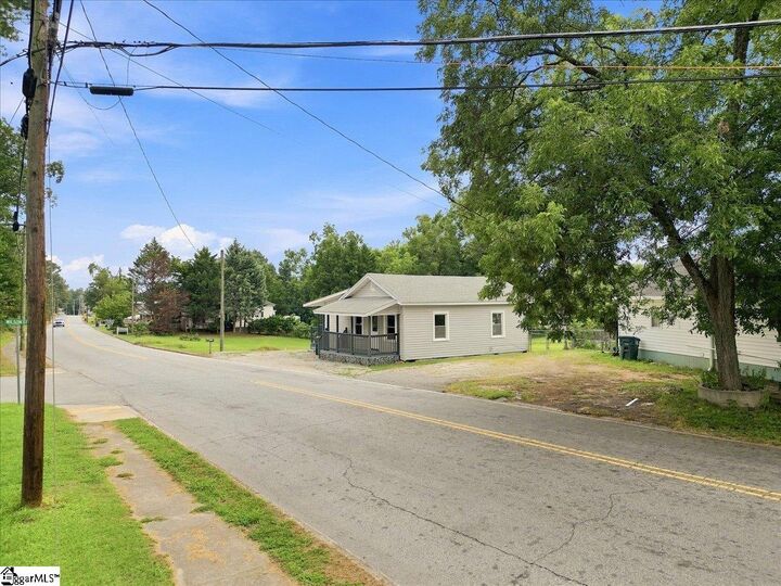 Property Photo: 923 N Pinckney Street SC 29379