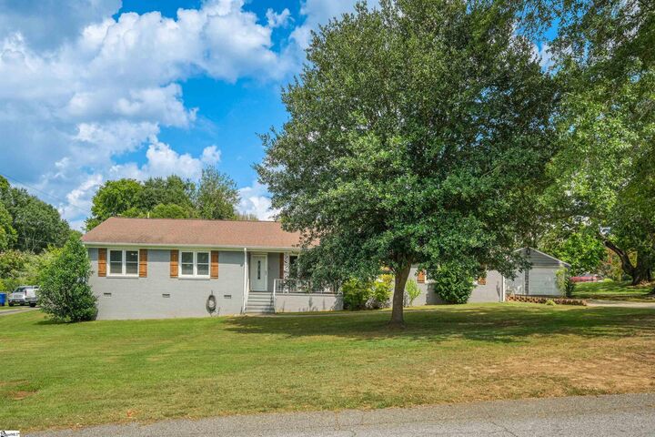 Property Photo: 202 N Pine Lake Drive SC 29301