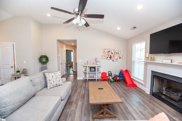 Property Photo:  529 Life Lane  SC 29356 