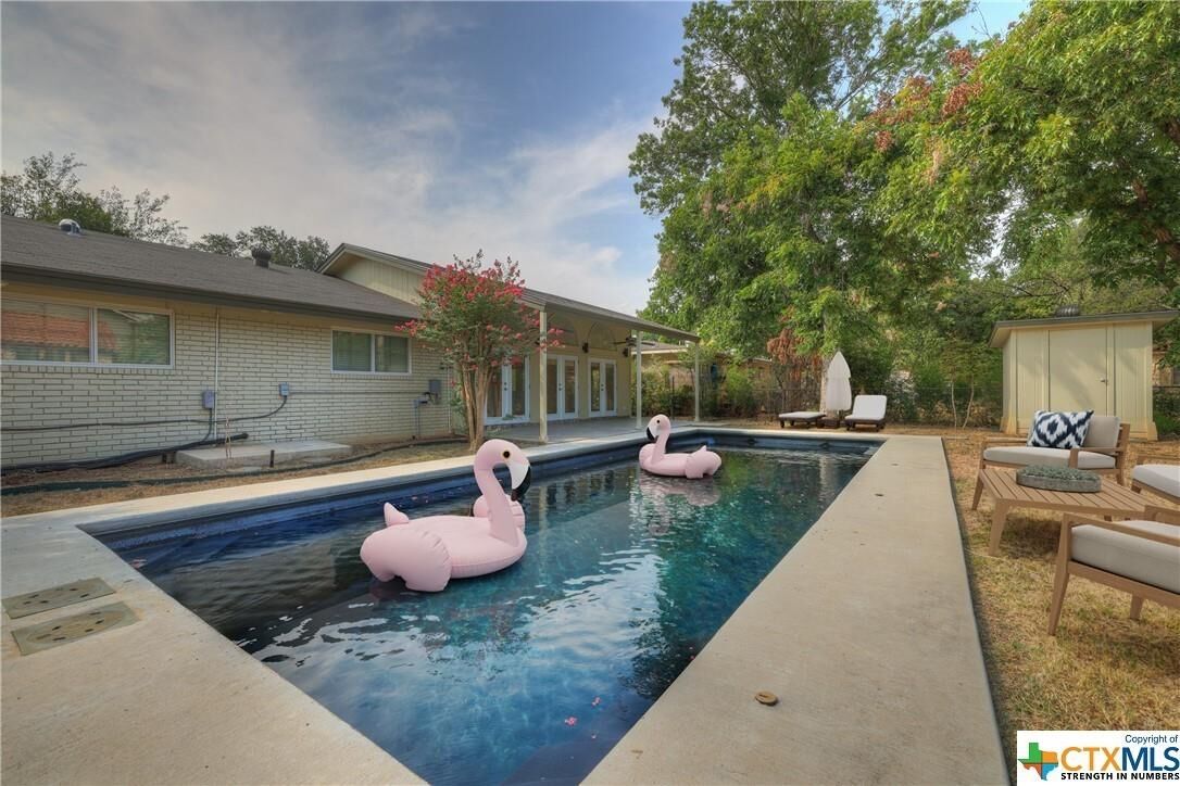 Property Photo:  911 Mulberry Avenue  TX 78130 