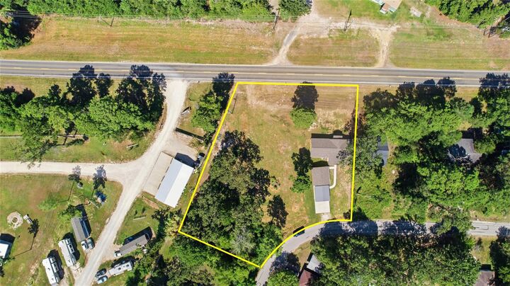 Property Photo: 340 Oak Ridge Drive TX 77360