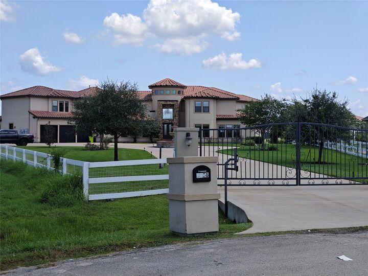 Property Photo:  5938 Carolina Cove Drive  TX 77469 