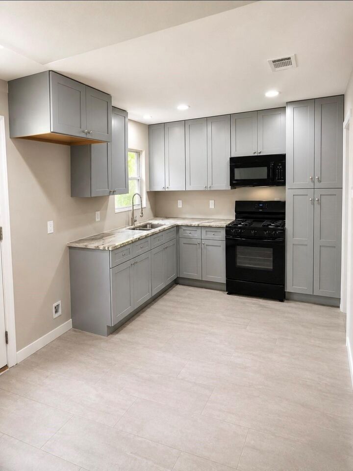 Property Photo:  5859 Thrush Street  TX 77033 