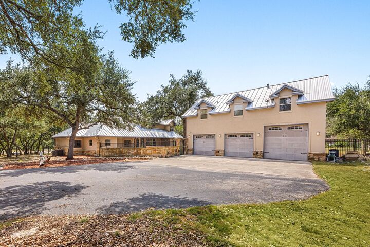 Property Photo: 373 Wentworth TX 78070