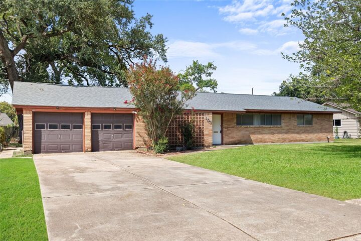 Property Photo:  103 Ligustrum Street  TX 77566 