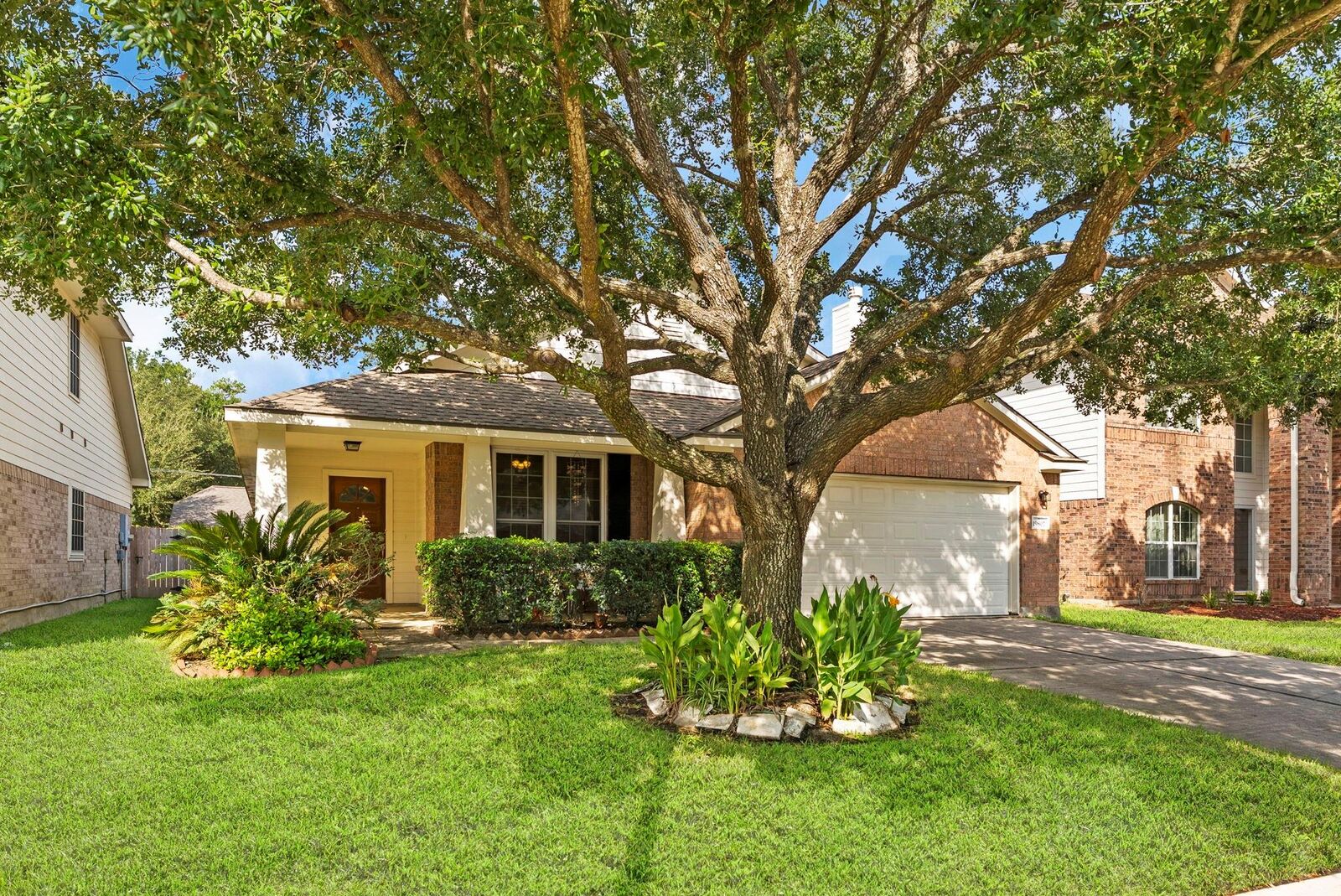 Property Photo: 19807 N Villages Of Bridgestone Lane TX 77379