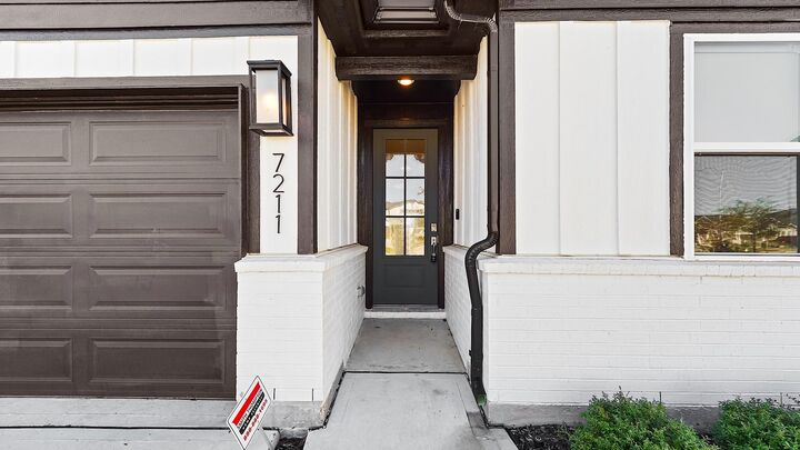 Property Photo: 7211 Greenbriar Bend Court TX 77433