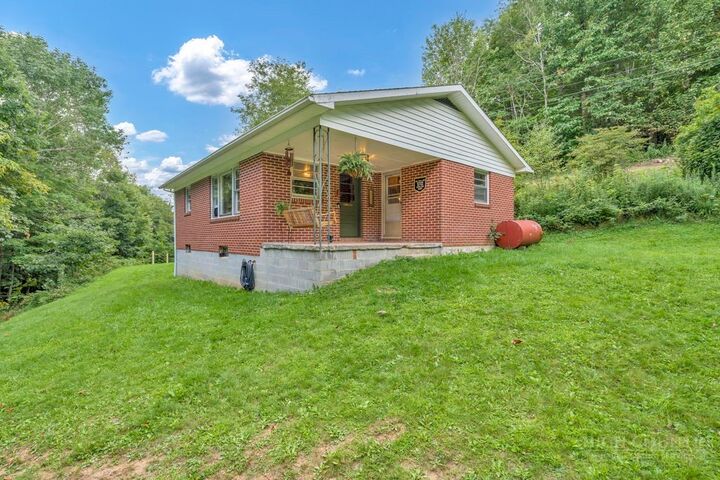 Property Photo: 6104 Howards Creek Road NC 28607