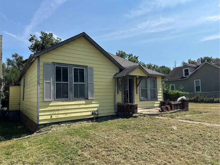 Property Photo: 1425 N 11th Street MO 64501