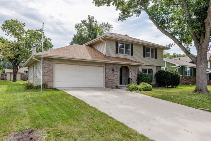 Property Photo:  1041 Belle Mar Drive  IA 50266 