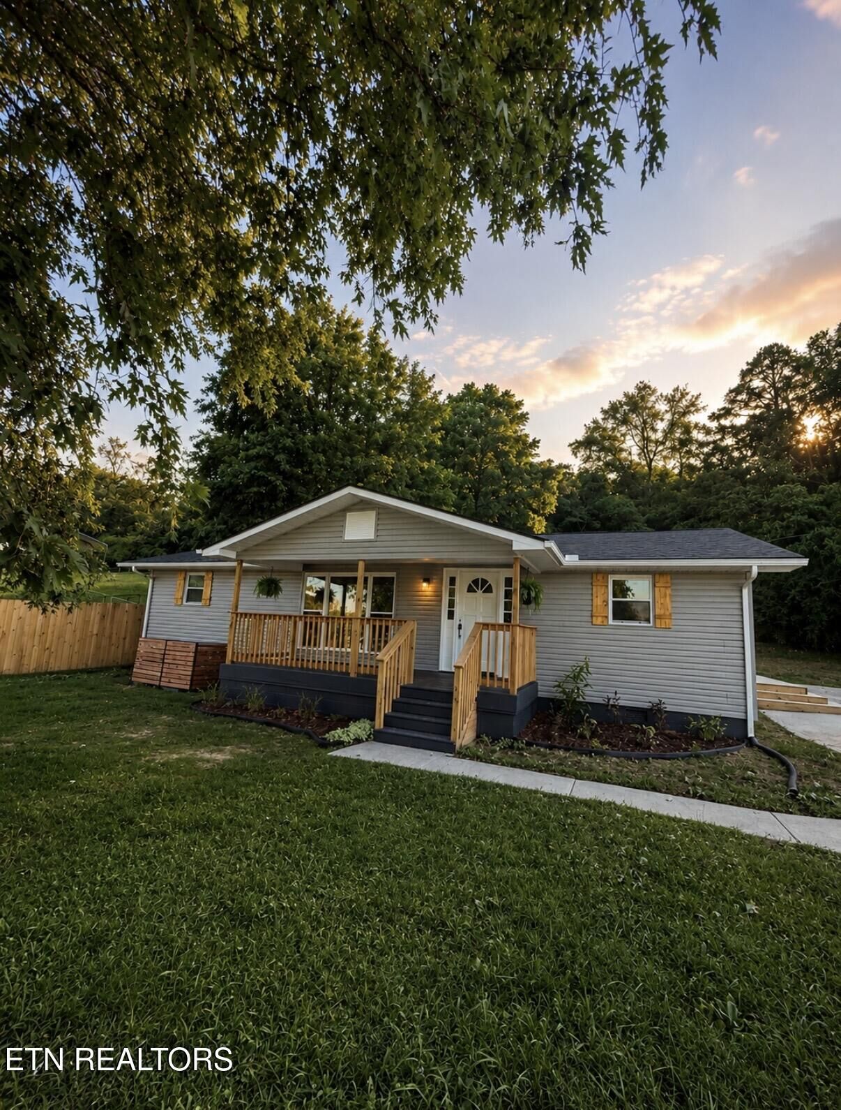 Property Photo:  462 Island Ford Rd  TN 37757 