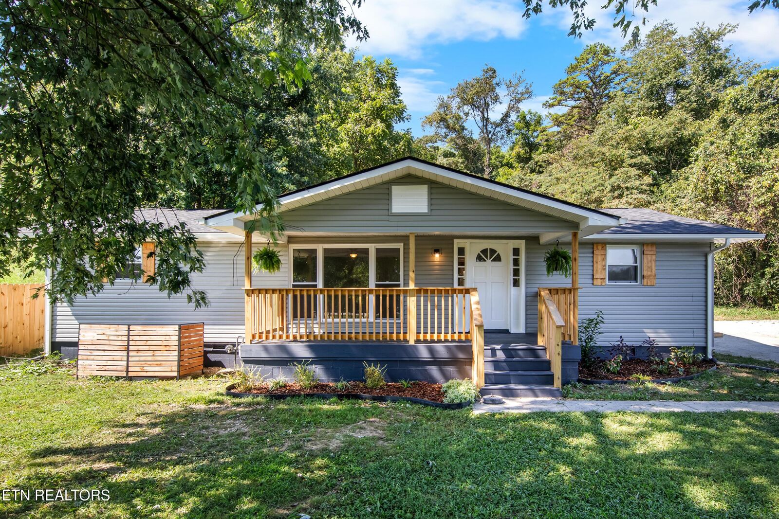 Property Photo: 462 Island Ford Rd TN 37757