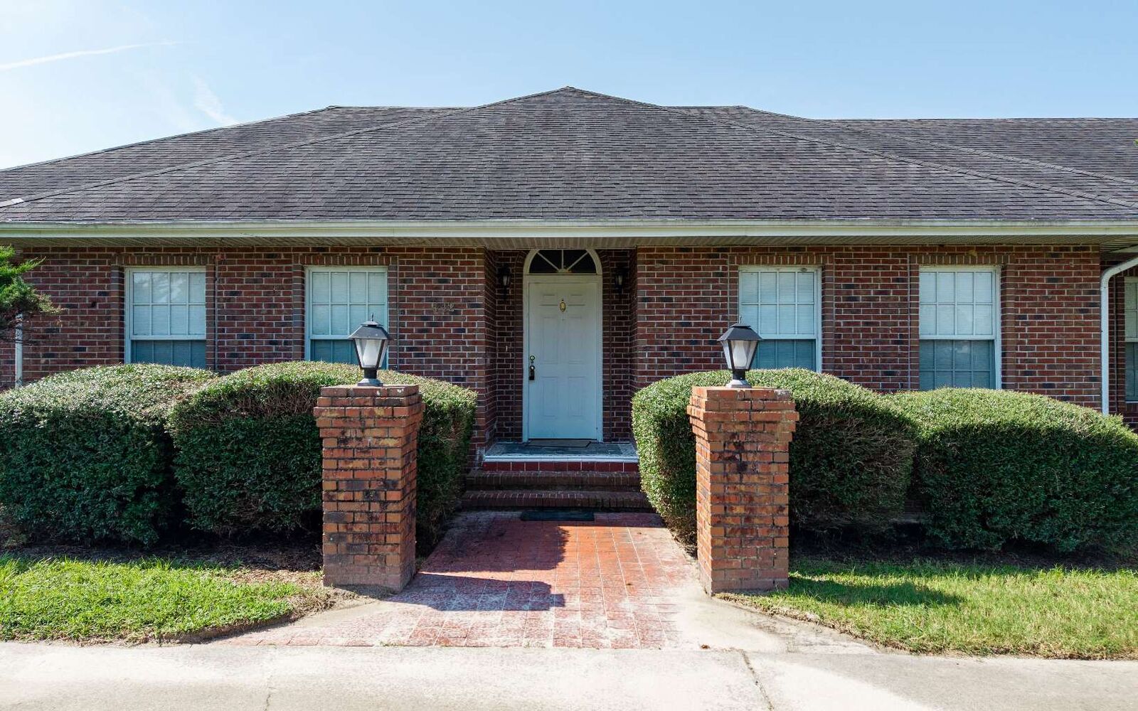 Property Photo:  