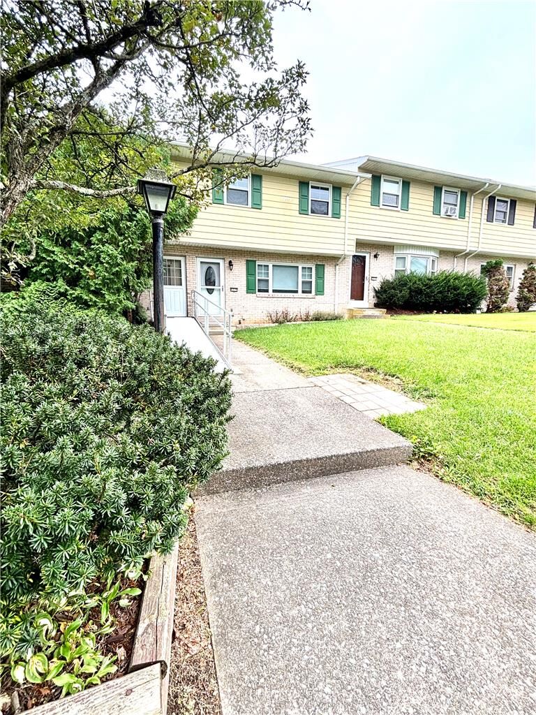 Property Photo: 6210 Glen Court PA 18053