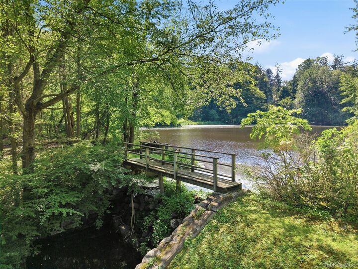 Property Photo:  18 Salem Road  NY 10576 