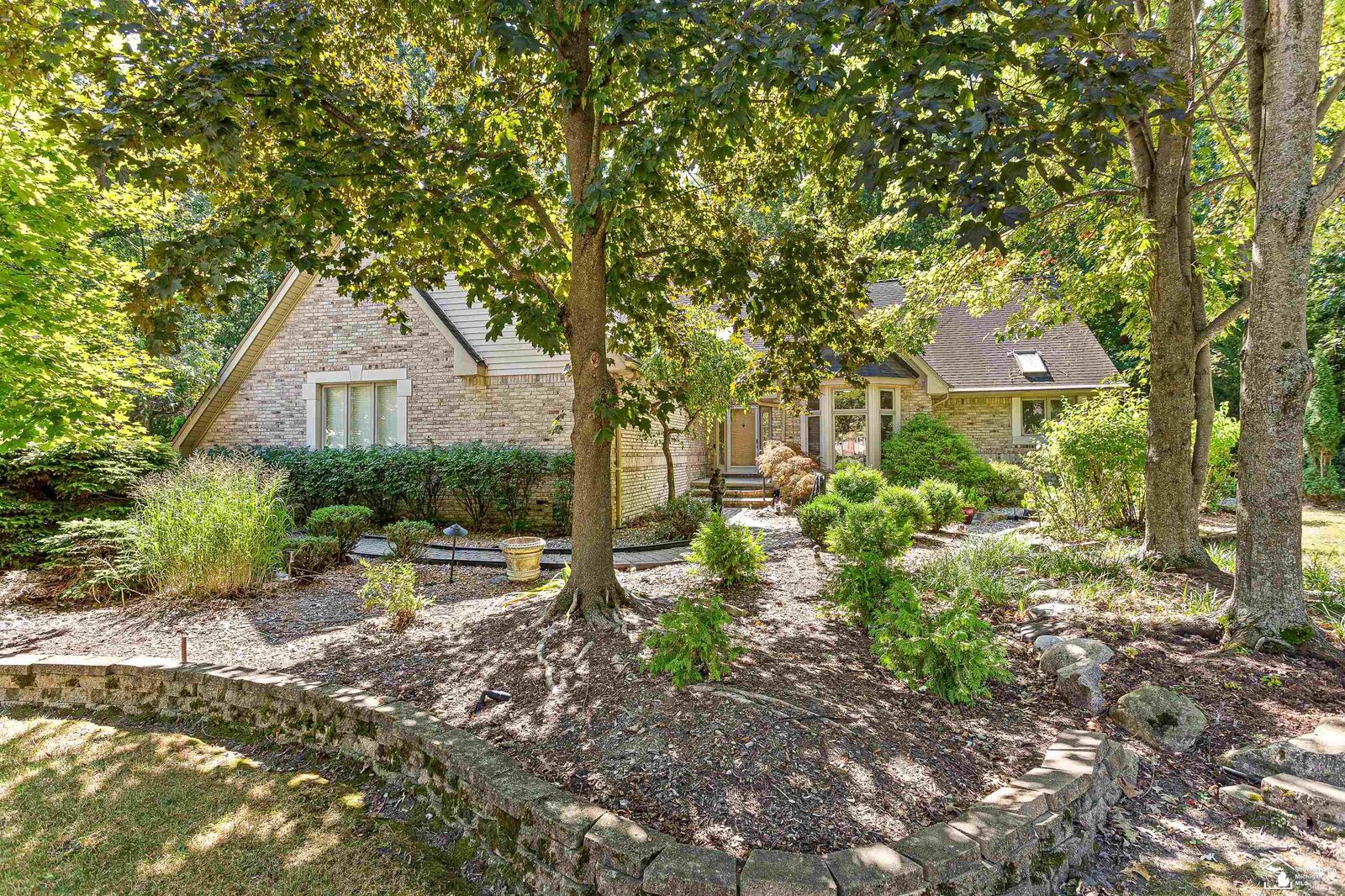 Property Photo:  2534 Farmdale  MI 48314 