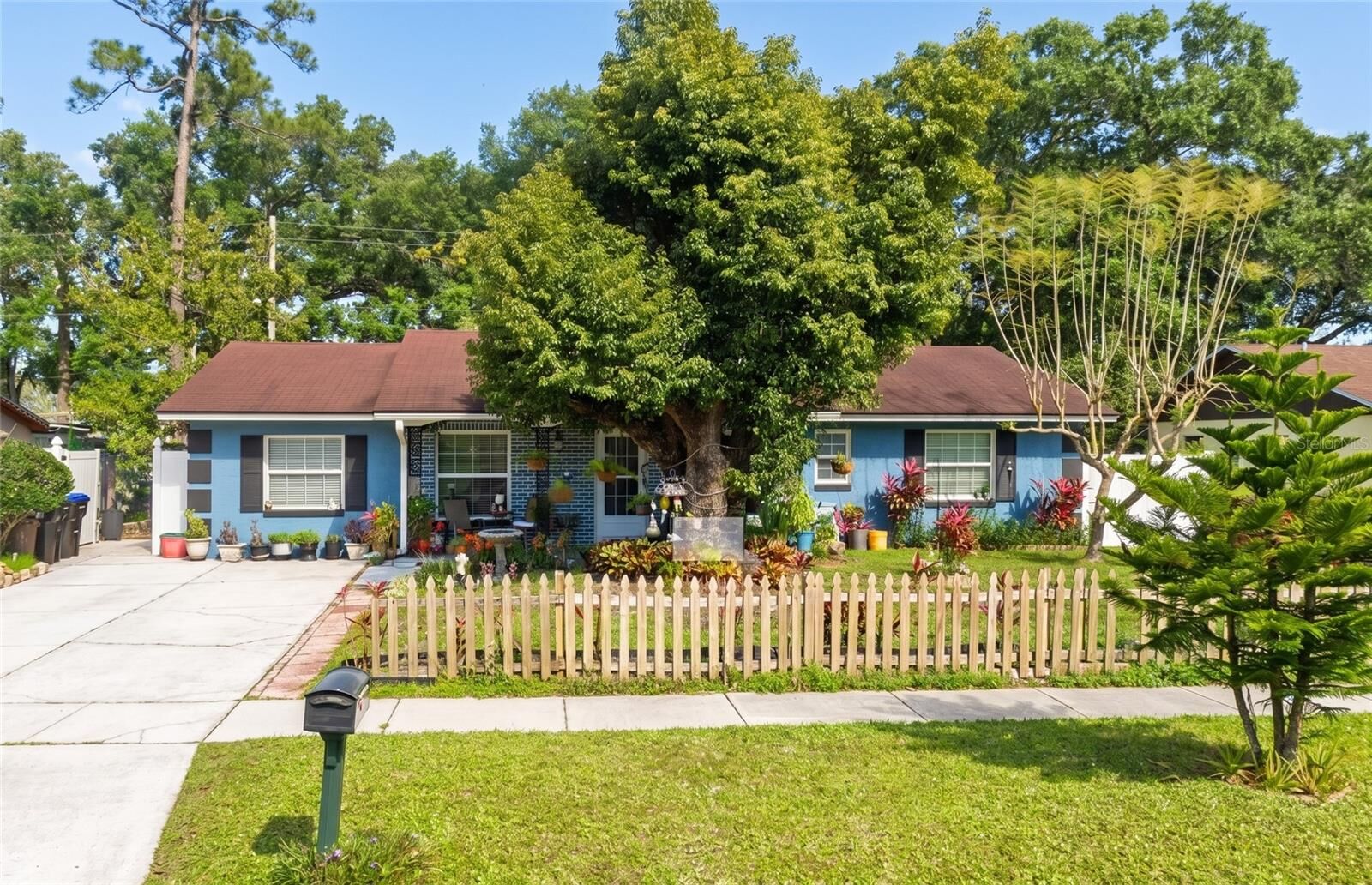 Property Photo: 4629 Millcove Drive FL 32812